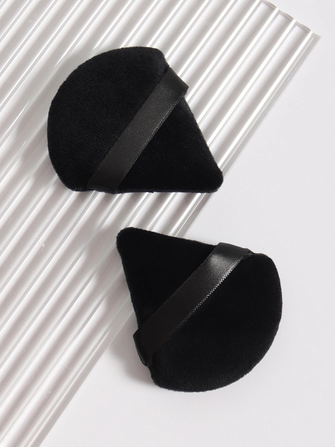 Triangular Powder Puff 20-40Pcs Is Used to Apply Loose Powder and Gently Press It onto the Face to Achieve a Setting Effect