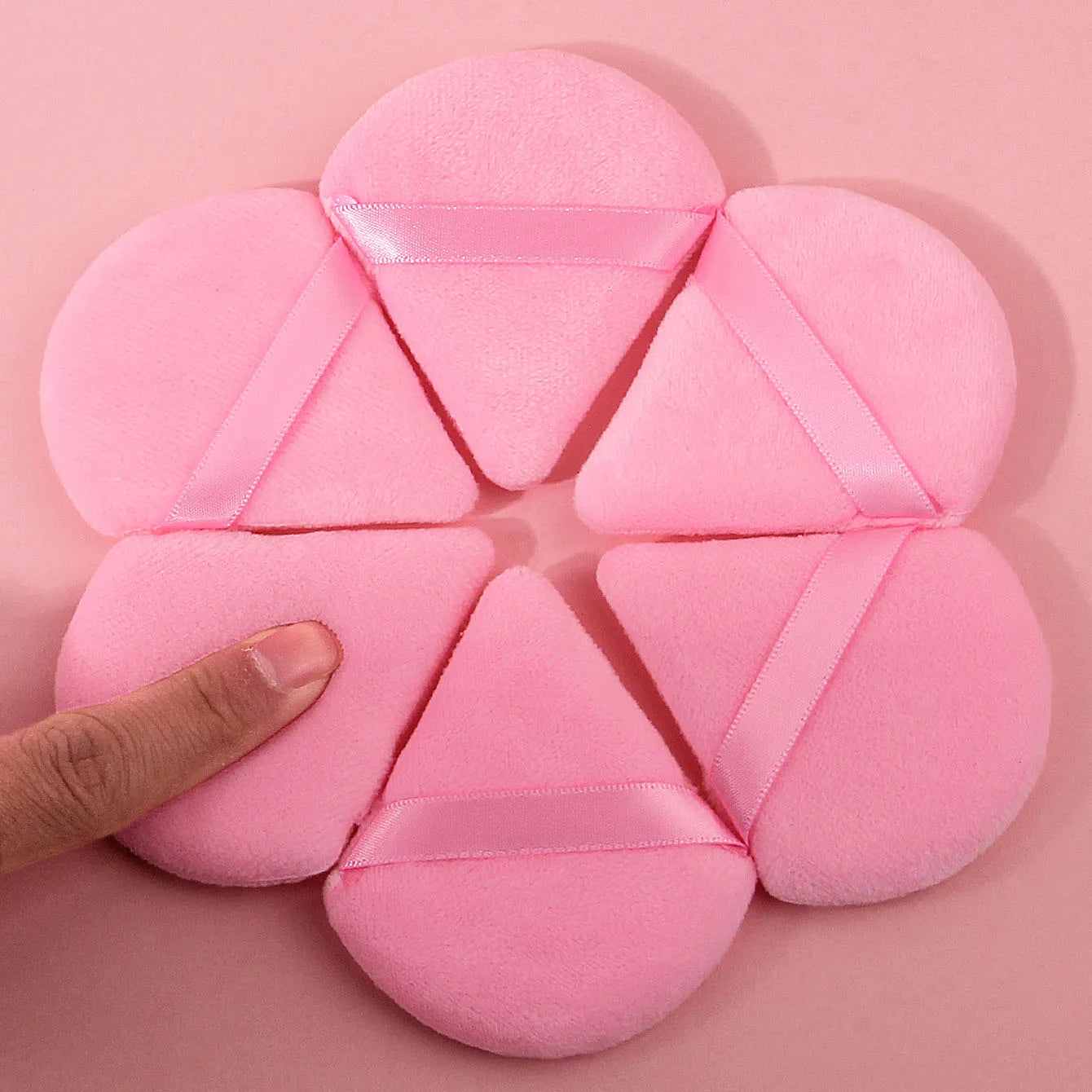 15-piece pink triangular makeup sponge powder puff, both dry and wet, a professional facial makeup tool that fits well