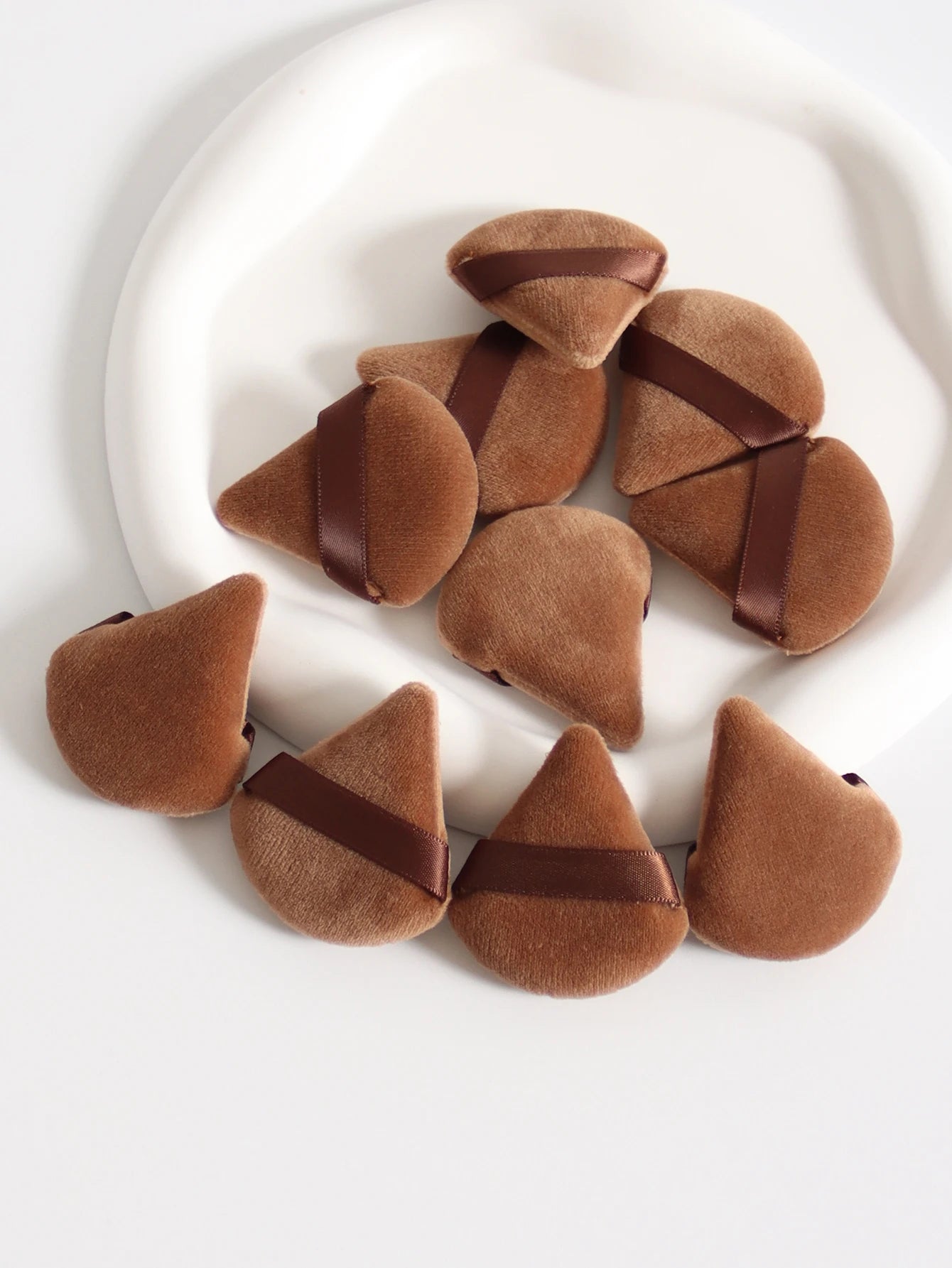 Mini Triangular Powder Puff 40-80Pcs, Apply Loose Powder by Gently Pressing It onto the Face to Achieve a Setting Effect