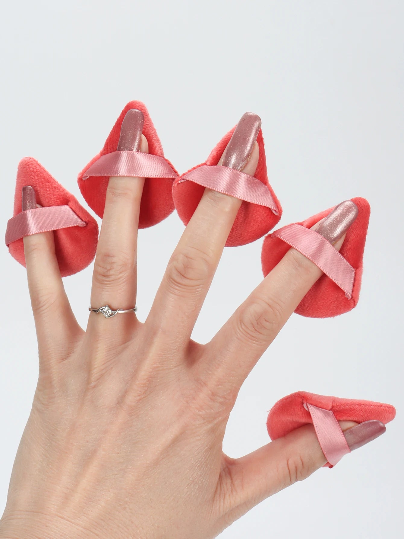 Mini Triangular Powder Puff 40-80Pcs, Apply Loose Powder by Gently Pressing It onto the Face to Achieve a Setting Effect