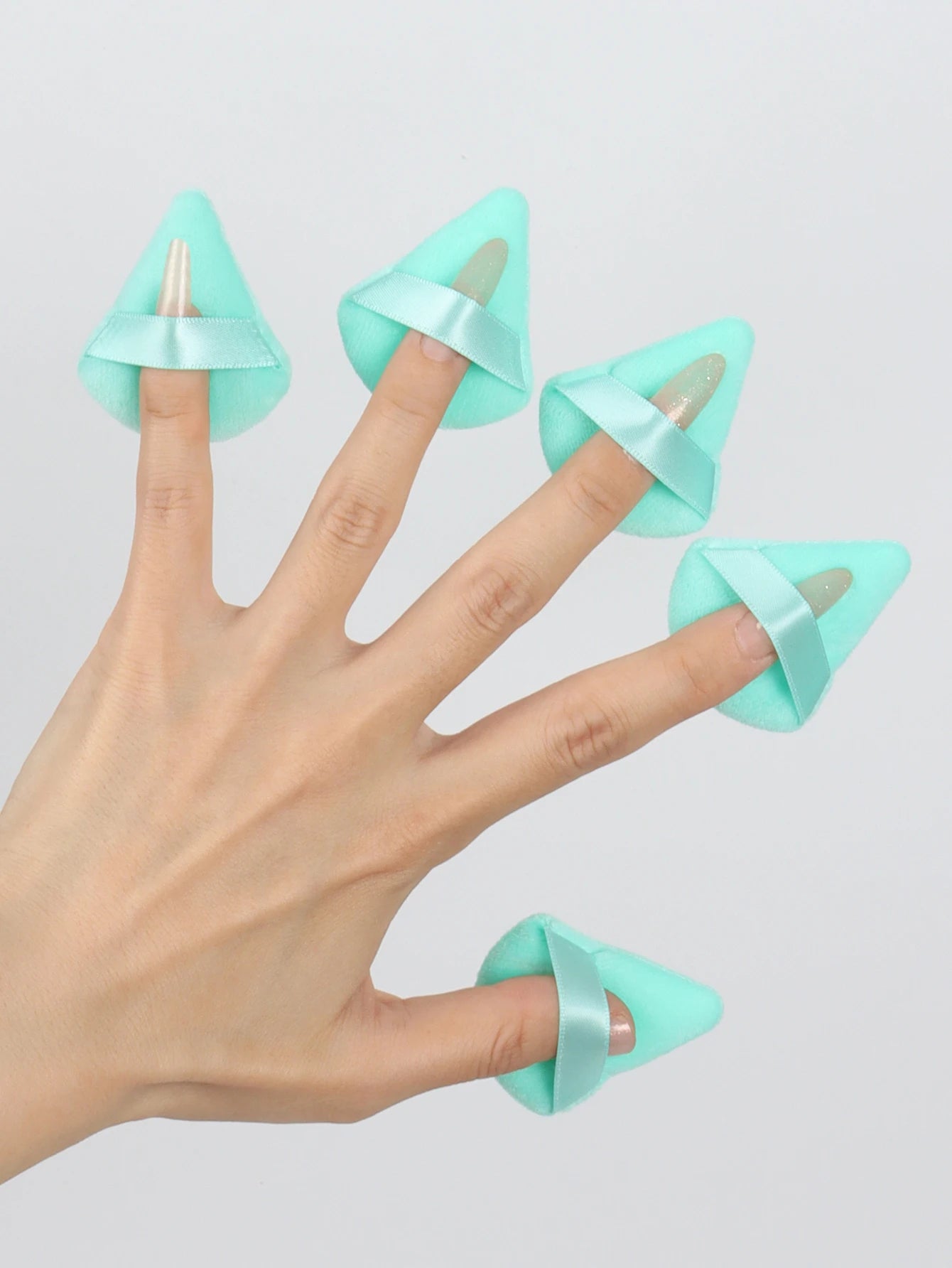 Mini Triangular Powder Puff 40-80Pcs, Apply Loose Powder by Gently Pressing It onto the Face to Achieve a Setting Effect