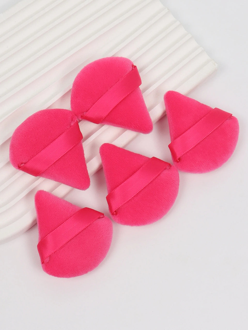 Triangular Powder Puff 20-40Pcs Is Used to Apply Loose Powder and Gently Press It onto the Face to Achieve a Setting Effect