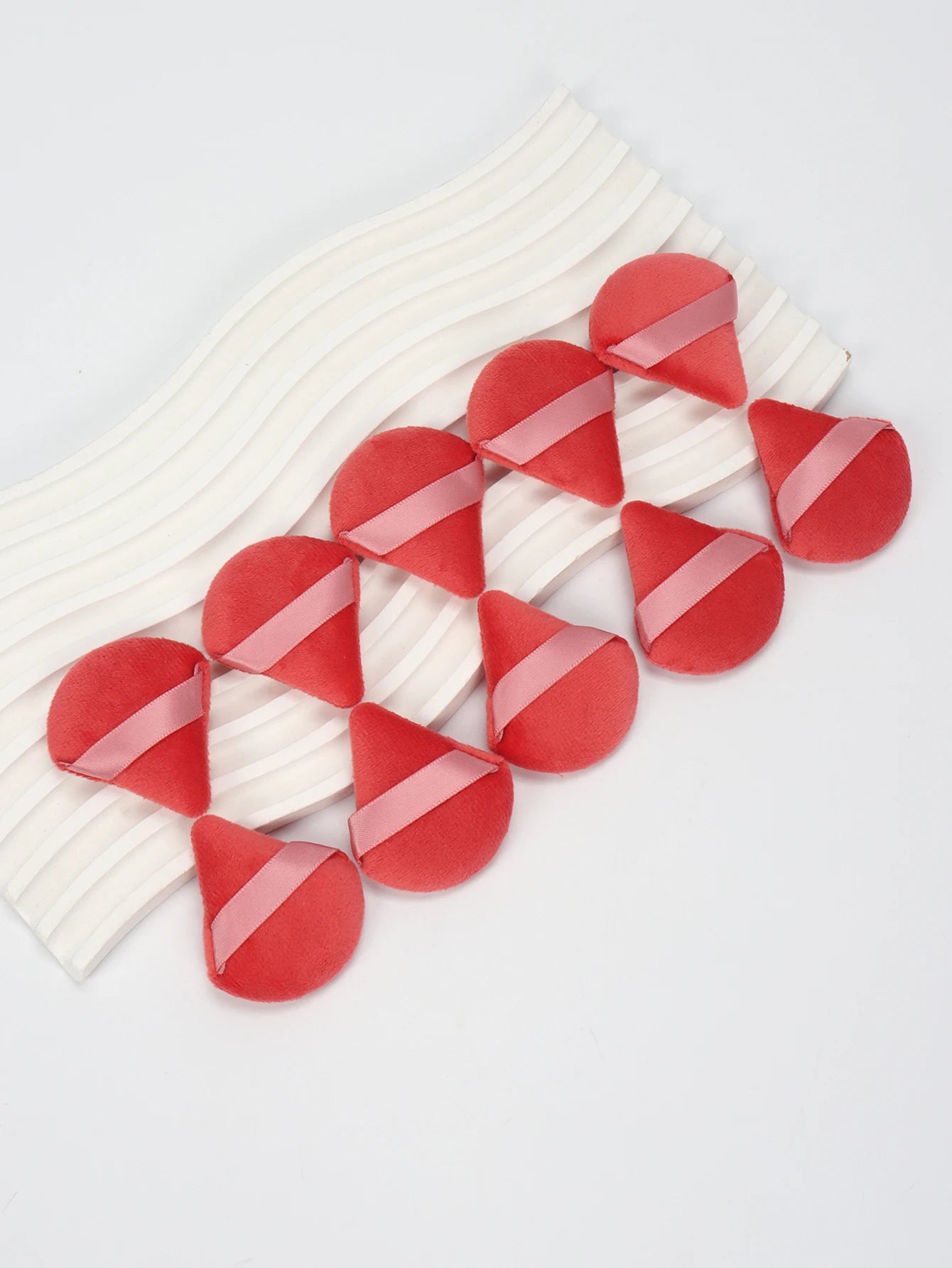 Mini Triangular Powder Puff 40-80Pcs, Apply Loose Powder by Gently Pressing It onto the Face to Achieve a Setting Effect