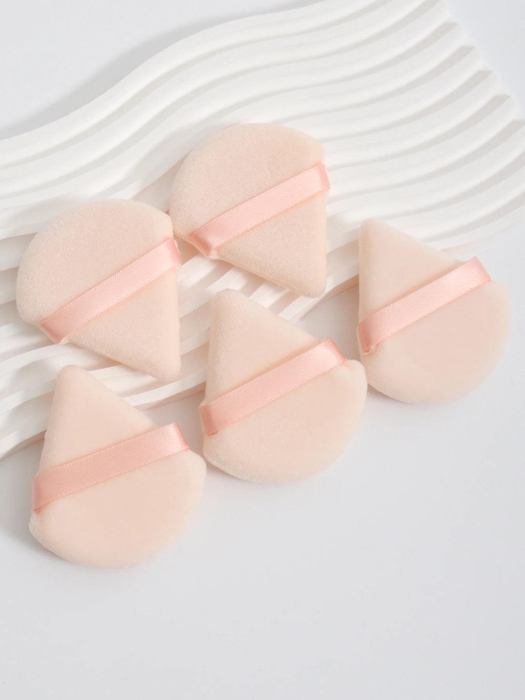 Triangular Powder Puff 20-40Pcs Is Used to Apply Loose Powder and Gently Press It onto the Face to Achieve a Setting Effect