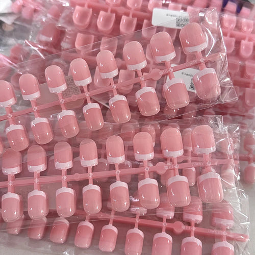 120Pcs Nude Pink Short Square French Fake Nails Full Cover White French Press on Nails Acrylic Glossy Wearable Women False Nails