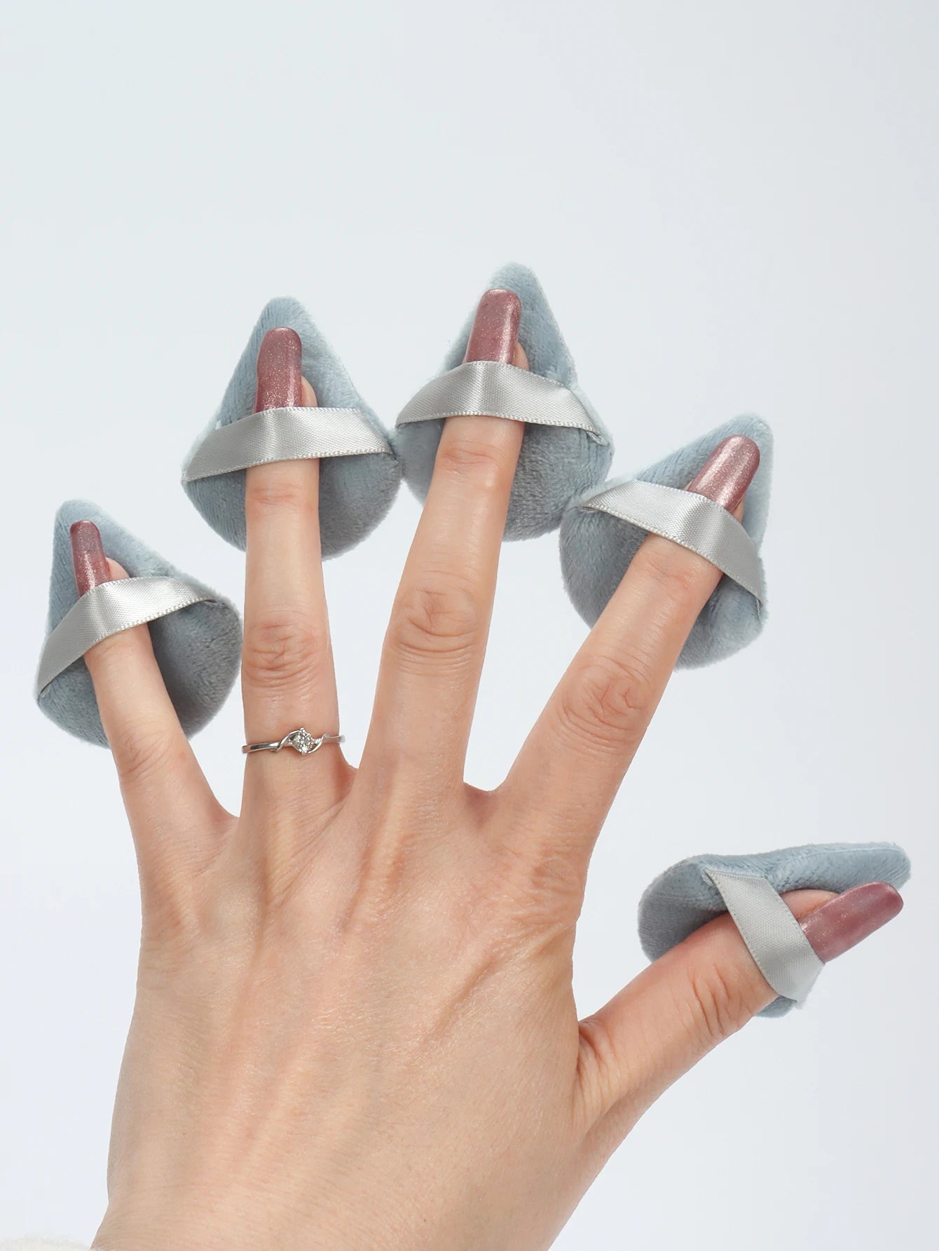 Mini Triangular Powder Puff 40-80Pcs, Apply Loose Powder by Gently Pressing It onto the Face to Achieve a Setting Effect