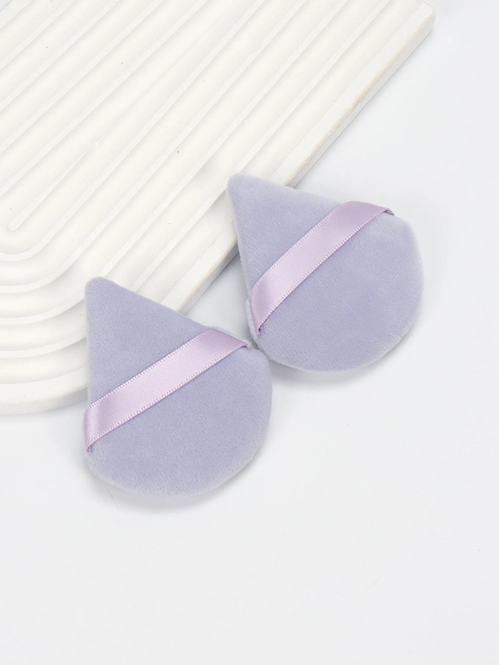 Triangular Powder Puff 20-40Pcs Is Used to Apply Loose Powder and Gently Press It onto the Face to Achieve a Setting Effect