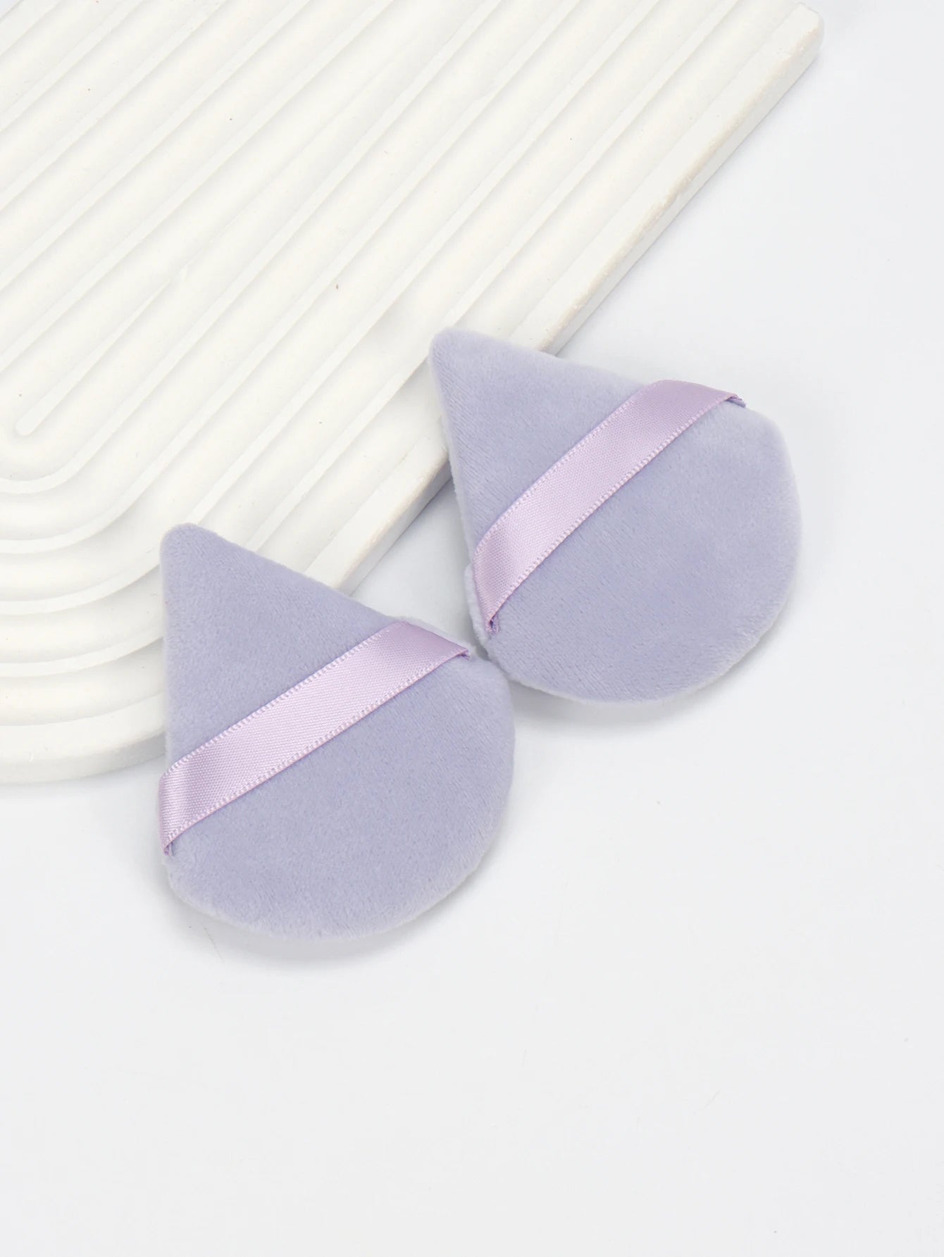 Triangular Powder Puff 20-40Pcs Is Used to Apply Loose Powder and Gently Press It onto the Face to Achieve a Setting Effect