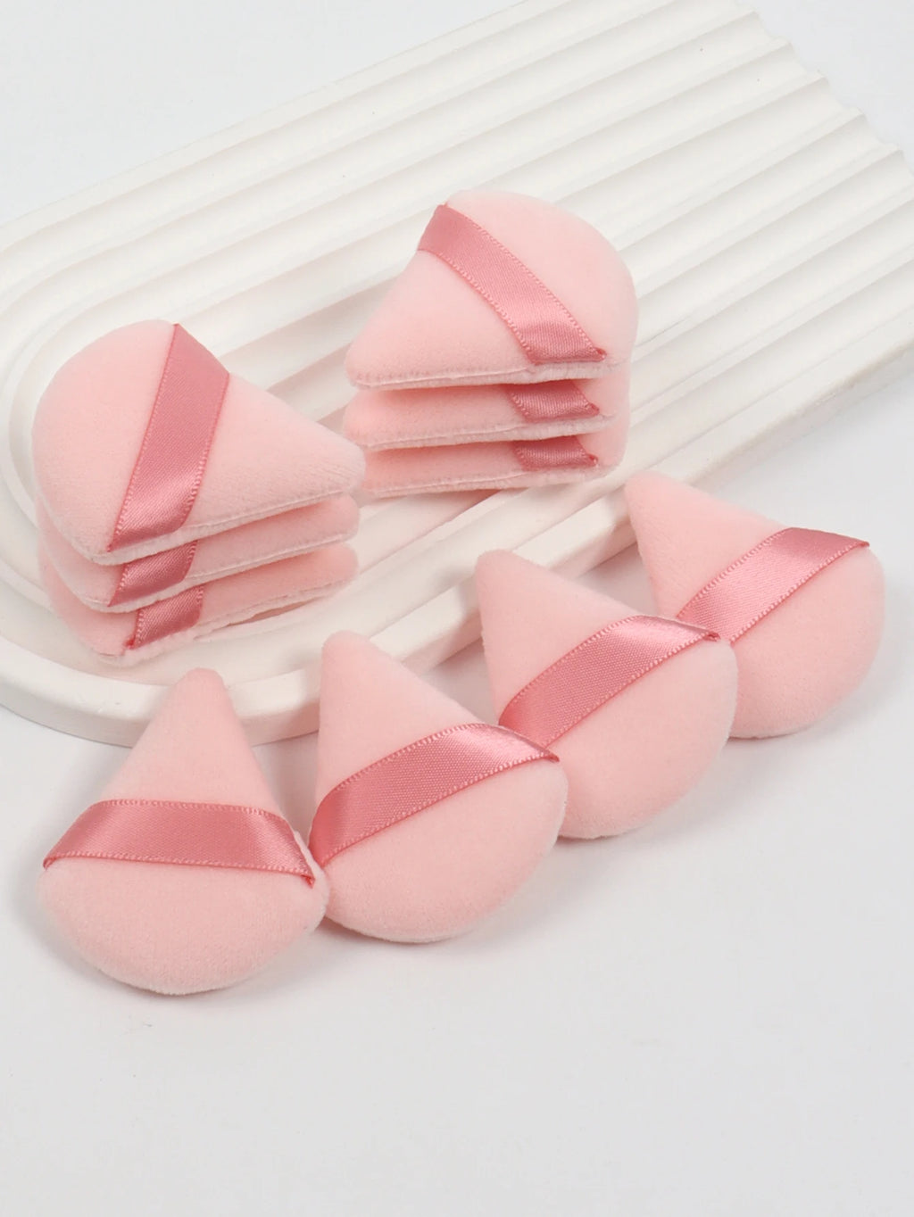 Mini Triangular Powder Puff 40-80Pcs, Apply Loose Powder by Gently Pressing It onto the Face to Achieve a Setting Effect