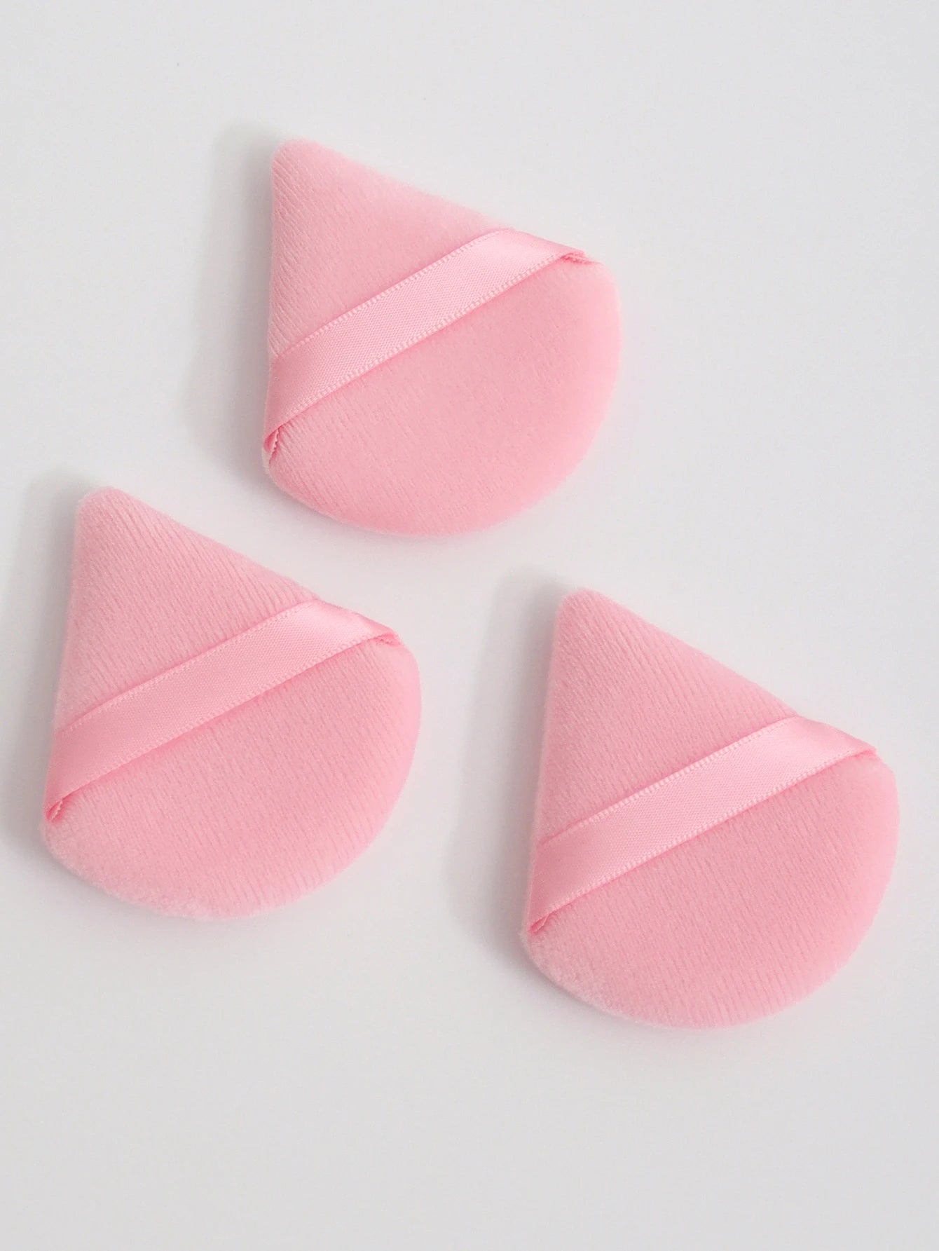 Triangular Powder Puff 20-40Pcs Is Used to Apply Loose Powder and Gently Press It onto the Face to Achieve a Setting Effect