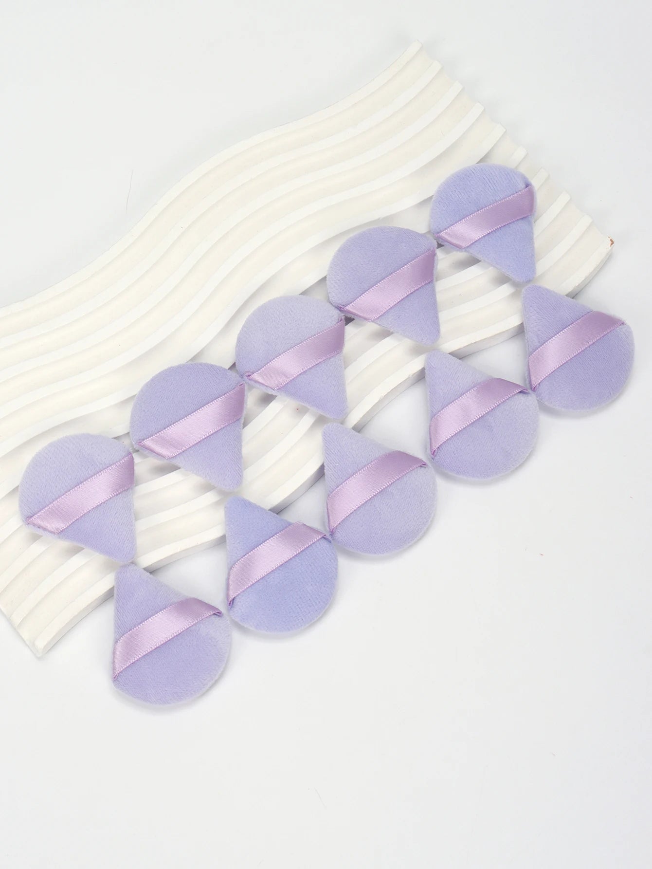 Mini Triangular Powder Puff 40-80Pcs, Apply Loose Powder by Gently Pressing It onto the Face to Achieve a Setting Effect