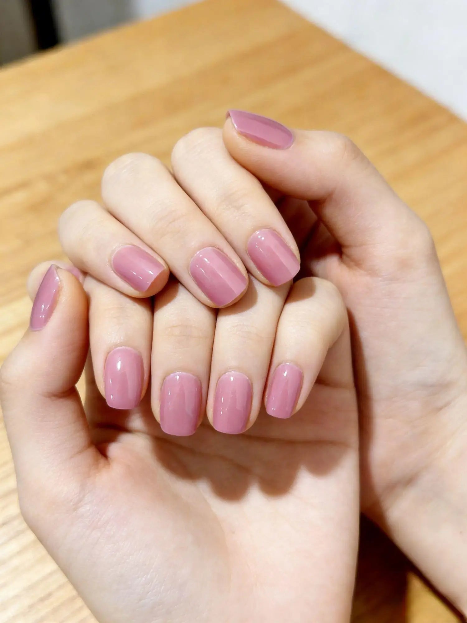 24Pcs Short Square Press On Nails Solid Color Glossy False Nails Reusable Fake Nails for Women Daily Wear Party Manicure DIY