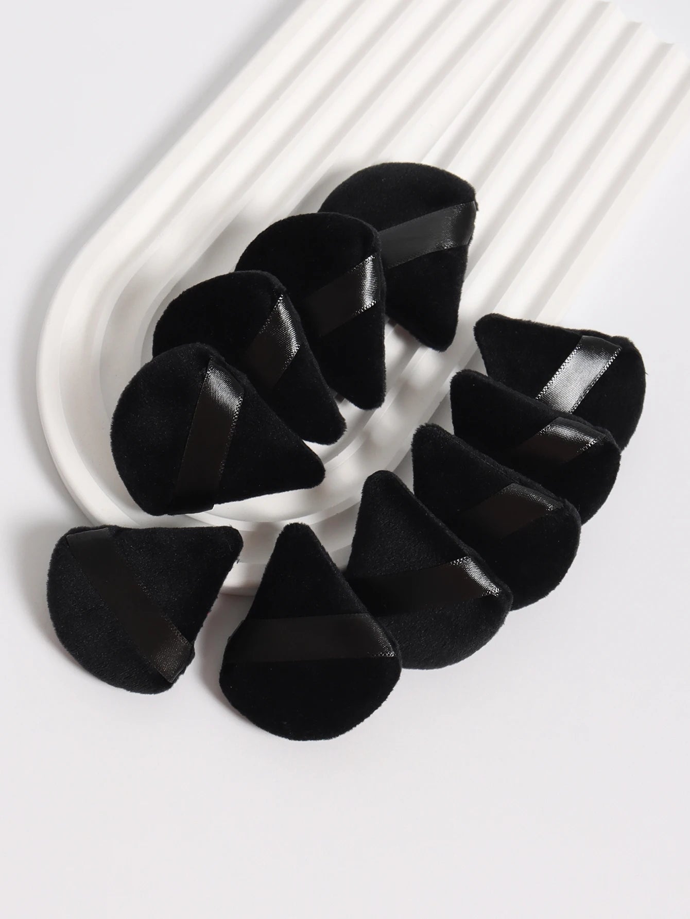 Mini Triangular Powder Puff 40-80Pcs, Apply Loose Powder by Gently Pressing It onto the Face to Achieve a Setting Effect