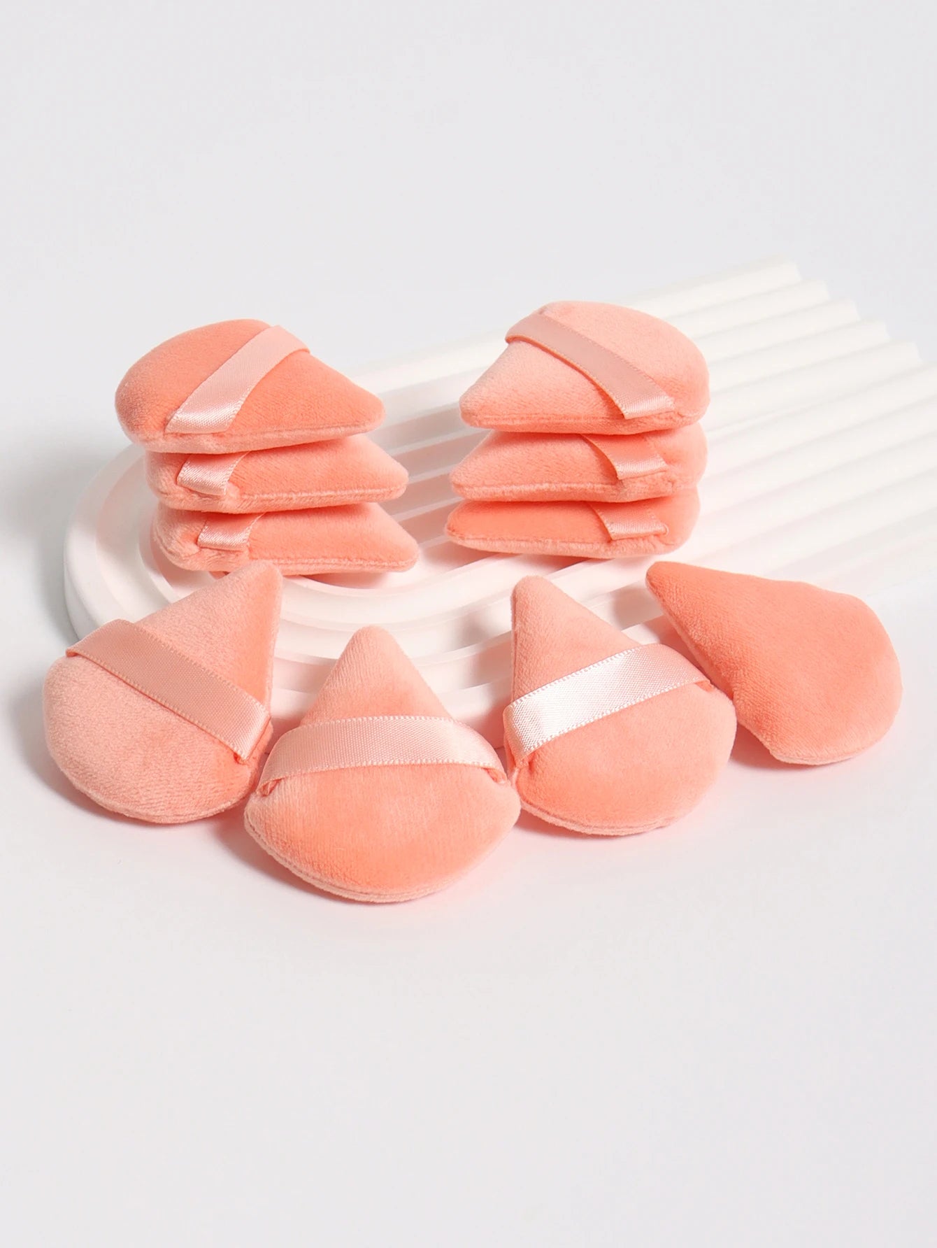 Mini Triangular Powder Puff 40-80Pcs, Apply Loose Powder by Gently Pressing It onto the Face to Achieve a Setting Effect