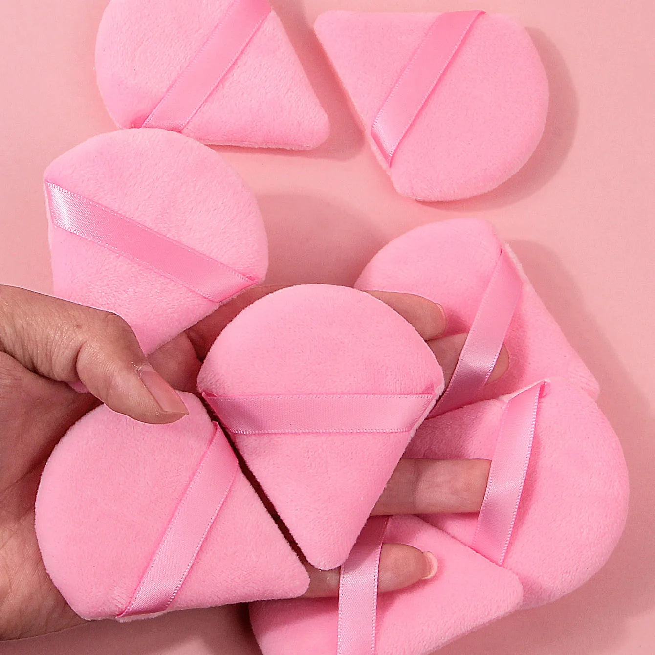 15-piece pink triangular makeup sponge powder puff, both dry and wet, a professional facial makeup tool that fits well
