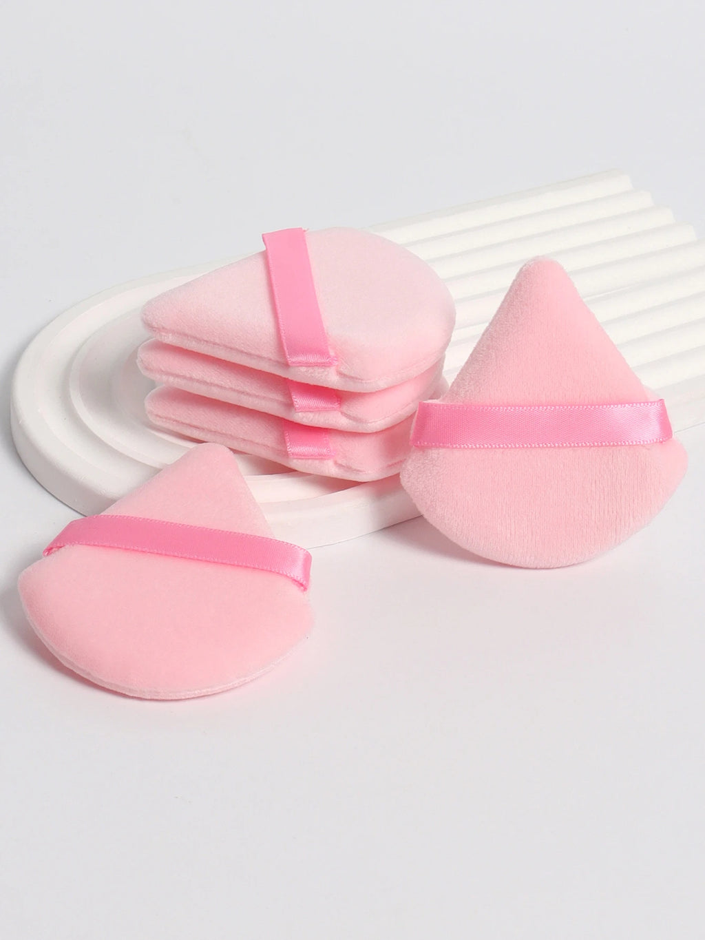 Triangular Powder Puff 20-40Pcs Is Used to Apply Loose Powder and Gently Press It onto the Face to Achieve a Setting Effect