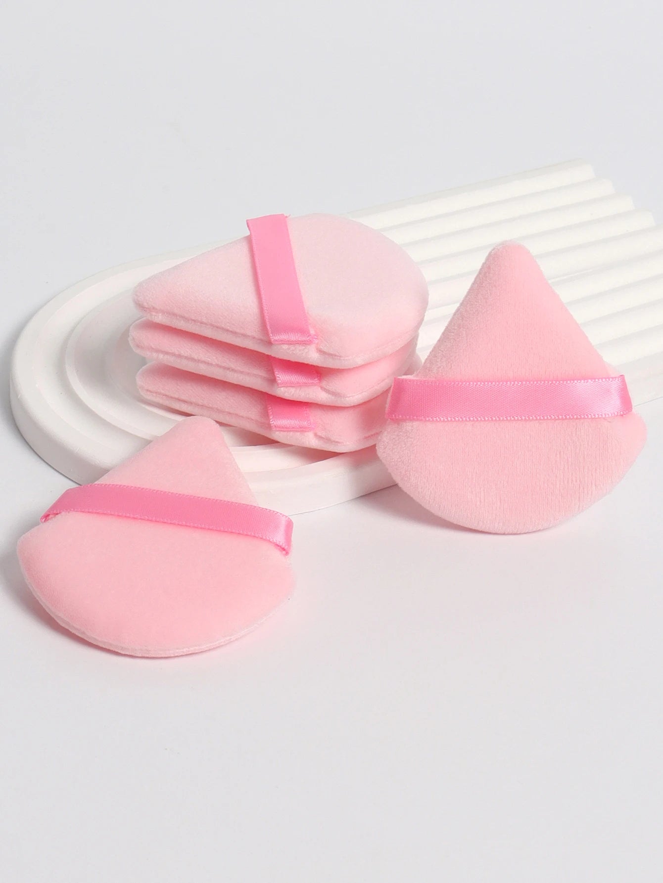 Triangular Powder Puff 20-40Pcs Is Used to Apply Loose Powder and Gently Press It onto the Face to Achieve a Setting Effect