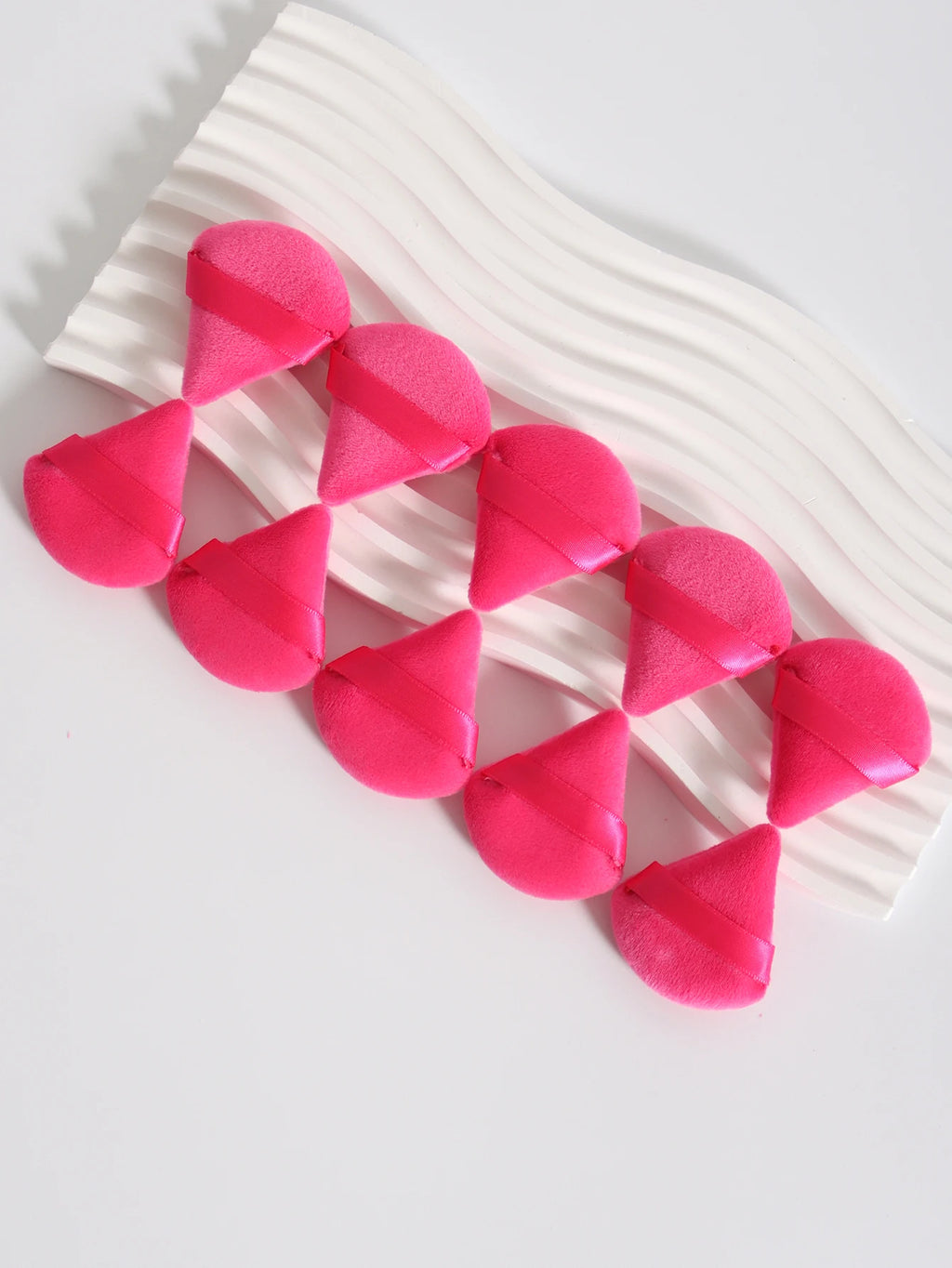 Mini Triangular Powder Puff 40-80Pcs, Apply Loose Powder by Gently Pressing It onto the Face to Achieve a Setting Effect