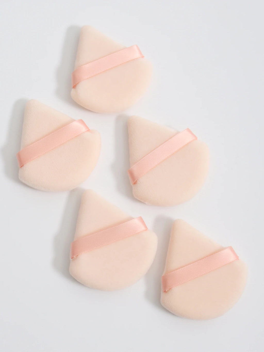 Triangular Powder Puff 20-40Pcs Is Used to Apply Loose Powder and Gently Press It onto the Face to Achieve a Setting Effect